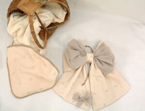 Fiocco Artigianale Beige con Tulle – Stile e Dolcezza per il Tuo Bebè
